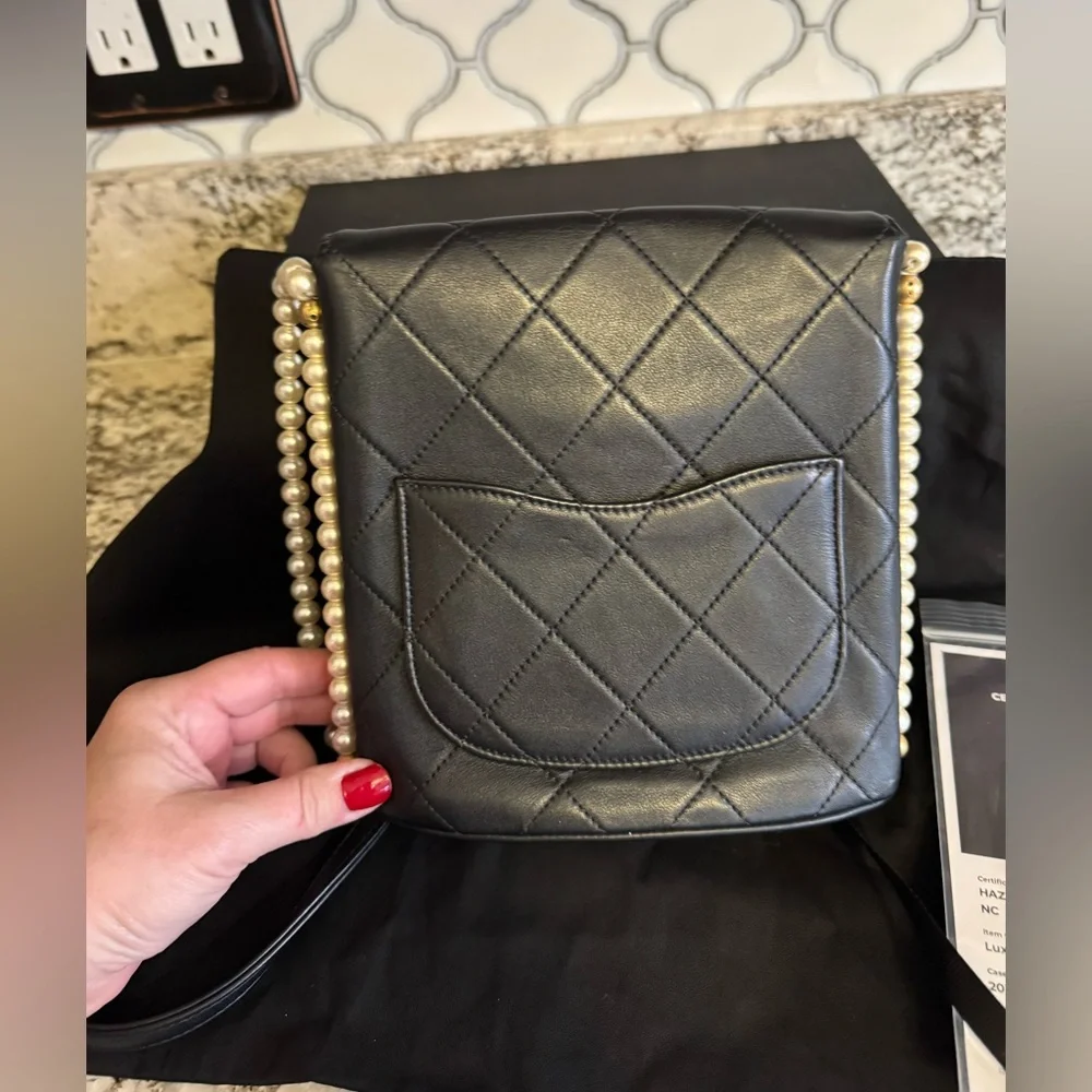 PRICED 2SELL 🔥CHANEL BLACK ABOUT PEARLS Quilted Leather Bag 🔥🔥🔥🔥
